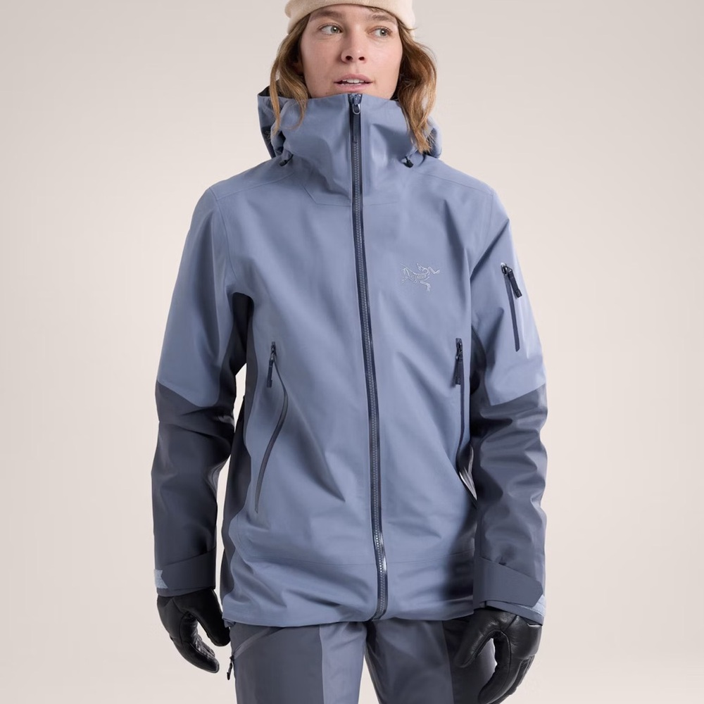 SOLD $750 Arcteryx Women’s sz S Sentinel GORE-TEX Ski Snowboard Jacket Shell
